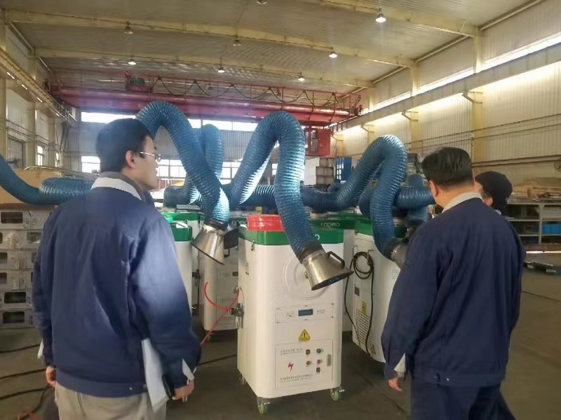 移動式焊接煙塵凈化器，深受廣大工業(yè)車間的青睞！  