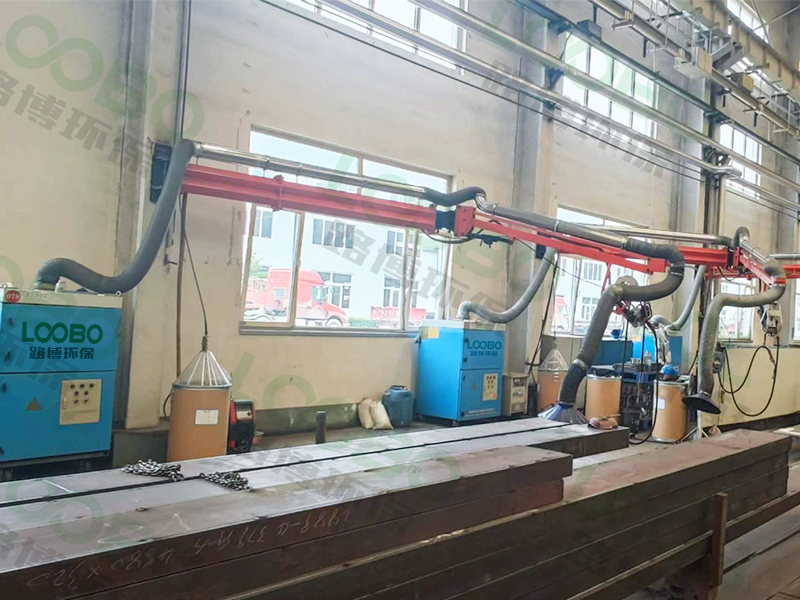 靈活旋轉(zhuǎn)，高效捕集焊接煙塵，萬向吸氣臂讓煙塵無處可逃