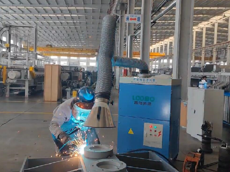 移動式焊接煙塵凈化器：車間健康“標(biāo)配”，智能清灰與長效運(yùn)行的綠色解決方案
